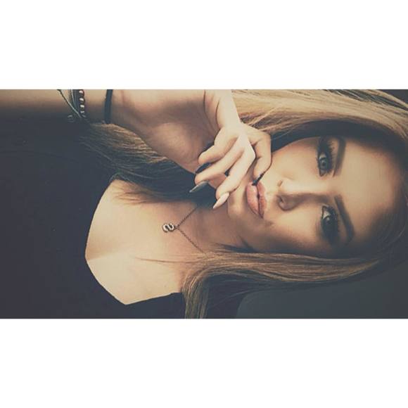 Meet your Posher, Sarah - Picture 1 of 1